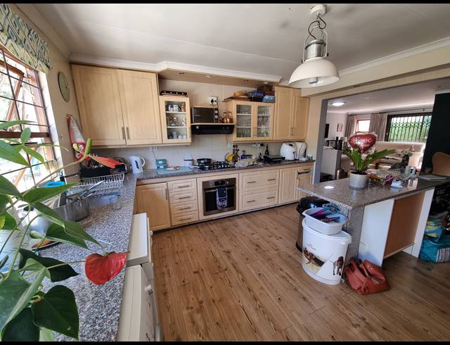 3 BEDROOM CLUSTER RENTED IN DOUGLASDALE